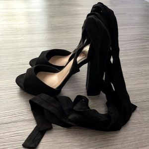 Lulus black heels sz 7 EUC